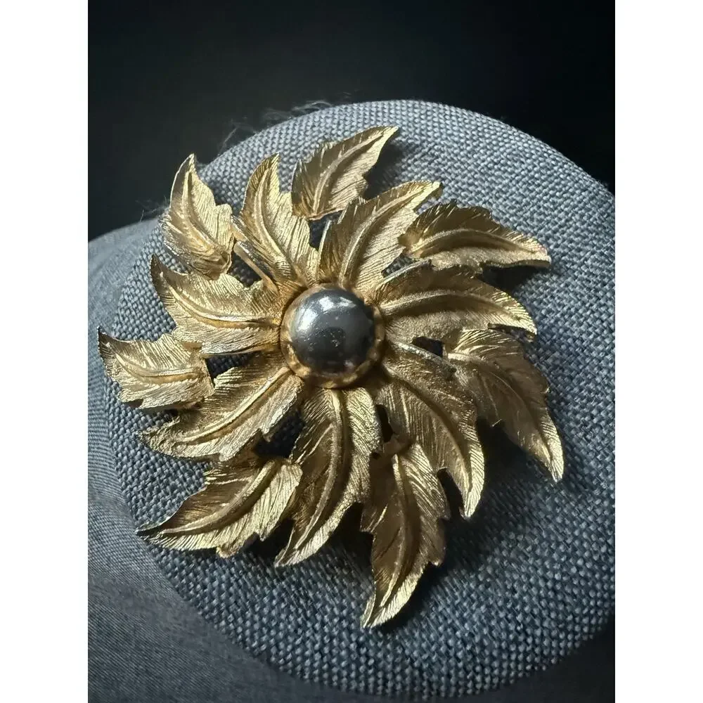Vintage Flower Starburst Brooch Gold Tone Capsule Cocktail MCM Art To Wear